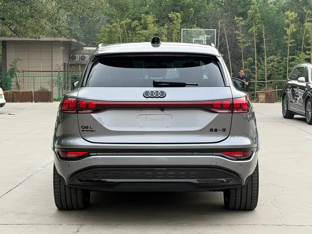 Audi Q6L e-tron — миниатюра 8