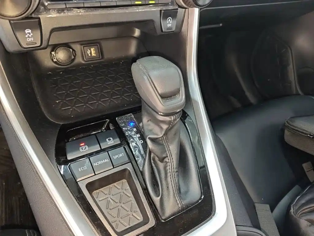 Toyota RAV4 — миниатюра 14