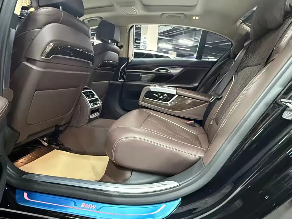 BMW 7 Series — миниатюра 20