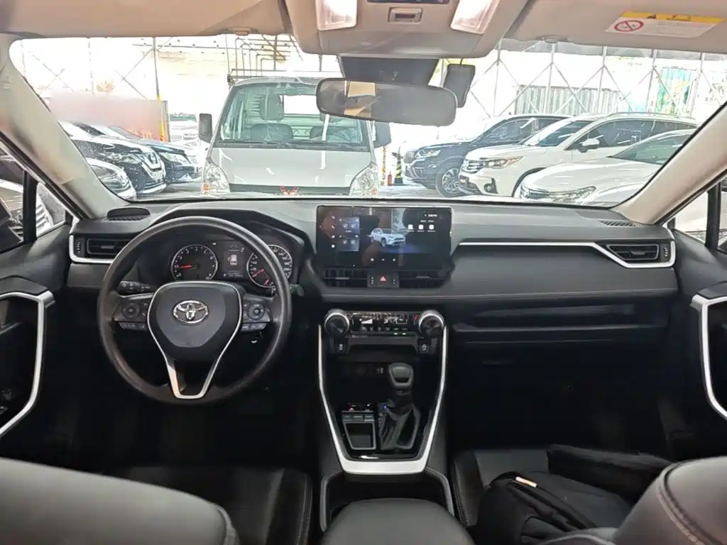 Toyota RAV4 — миниатюра 10