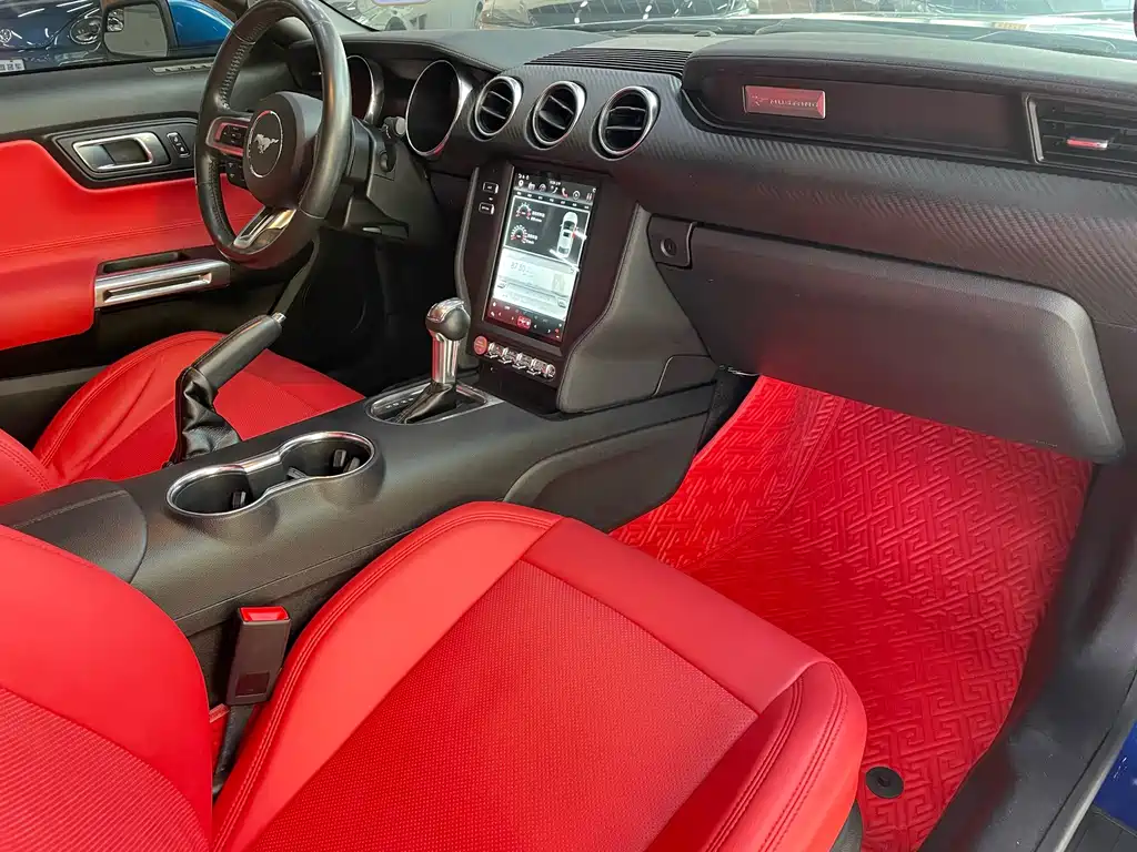 Ford Mustang — миниатюра 12
