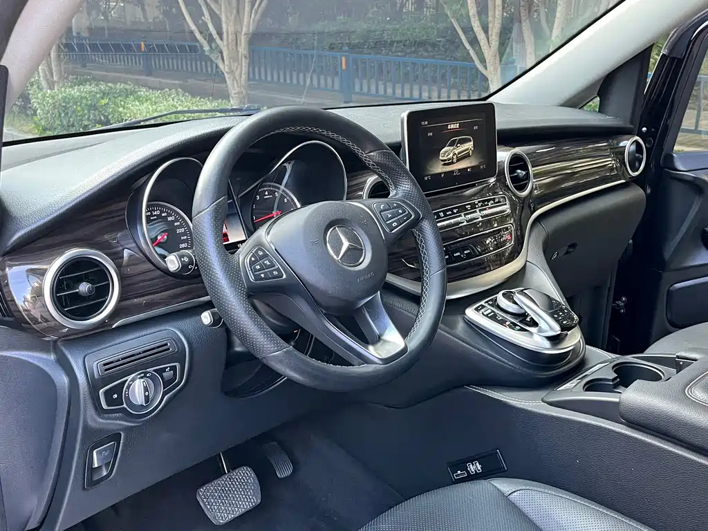 Mercedes-Benz V-Class — миниатюра 6