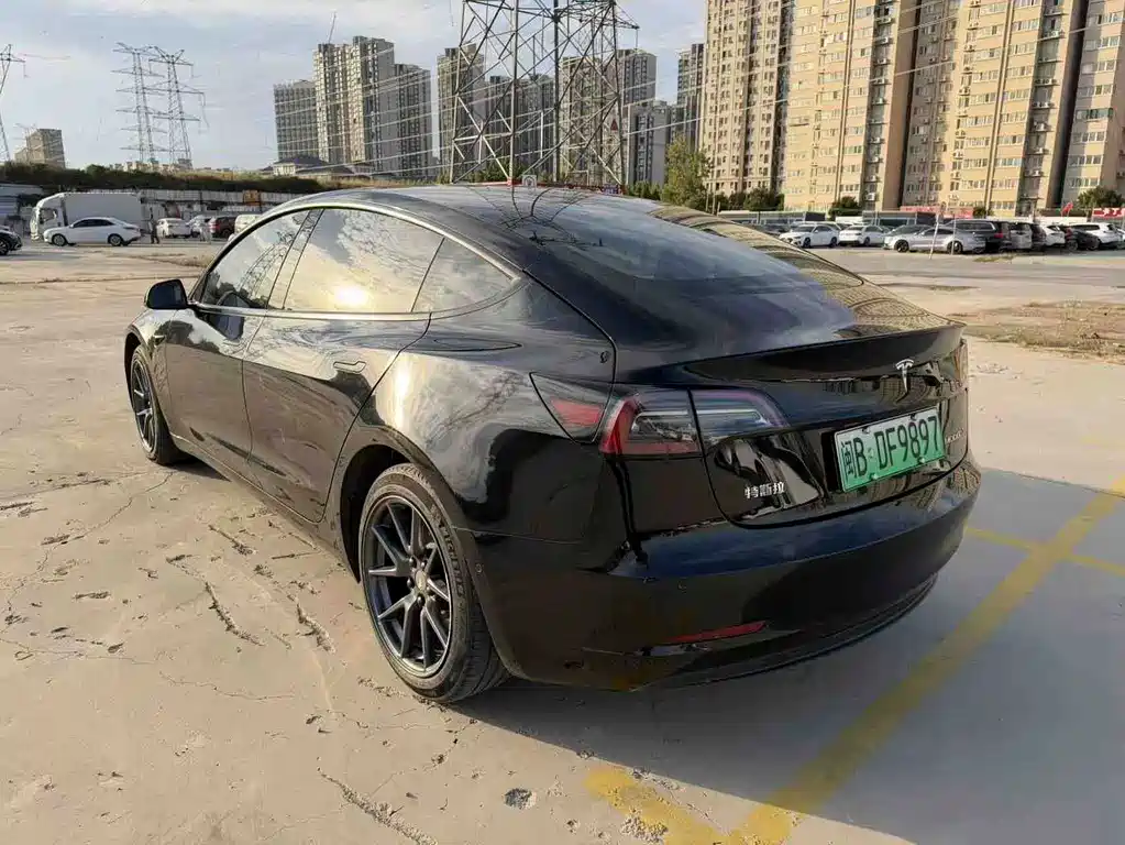 Tesla Model 3 — миниатюра 7