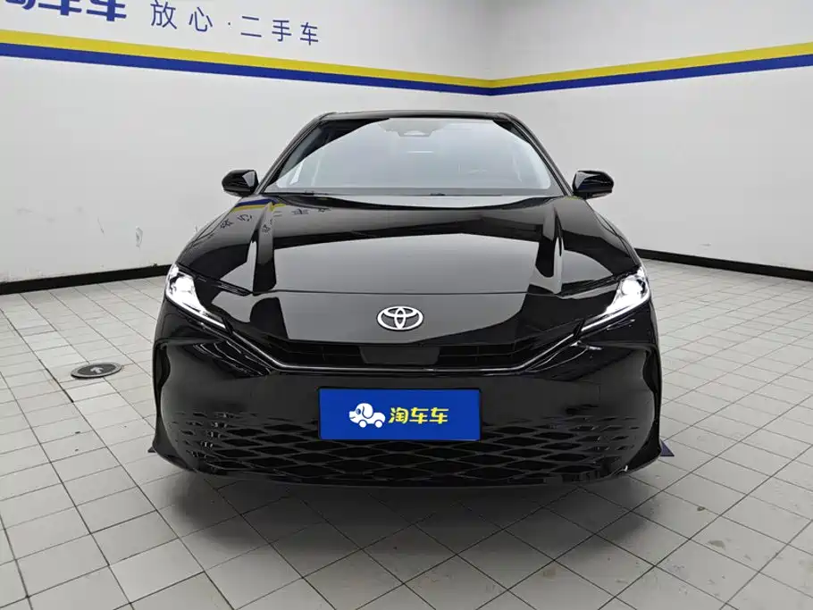 Toyota Camry — миниатюра 2