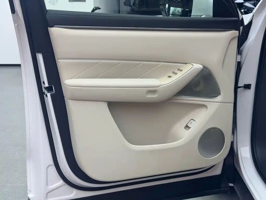 AITO ASK THE WORLD M8