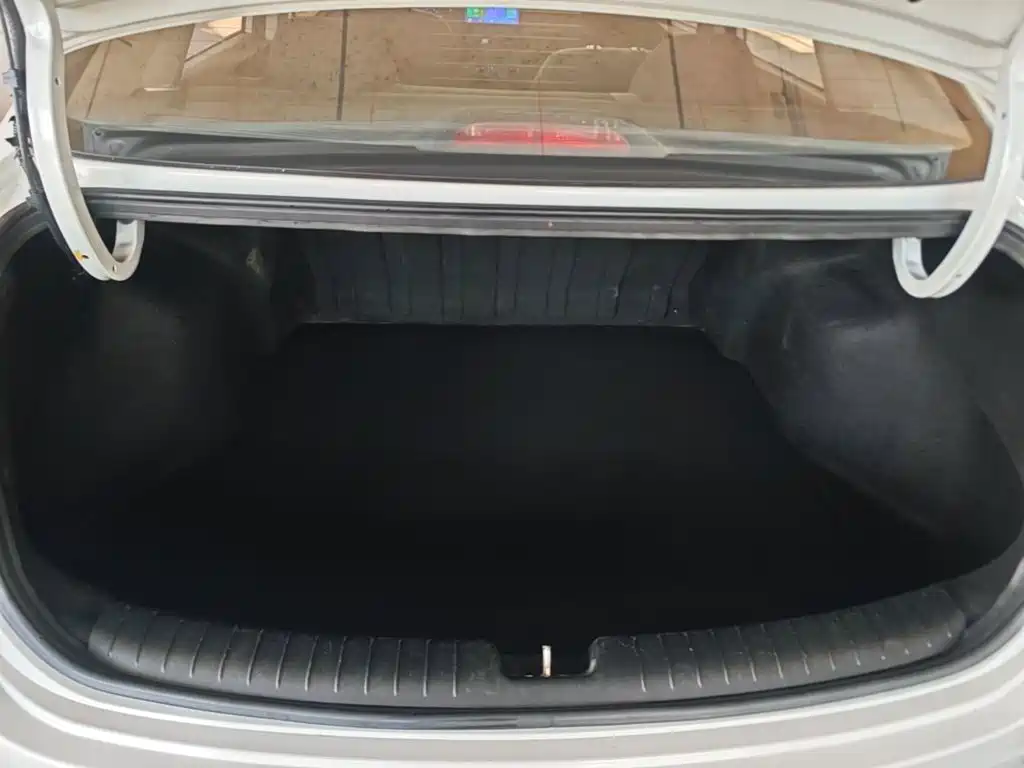 Hyundai Elantra — миниатюра 19