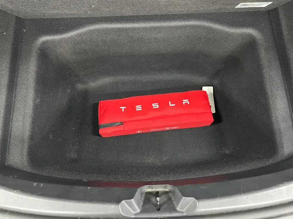 Tesla Model 3 — миниатюра 30