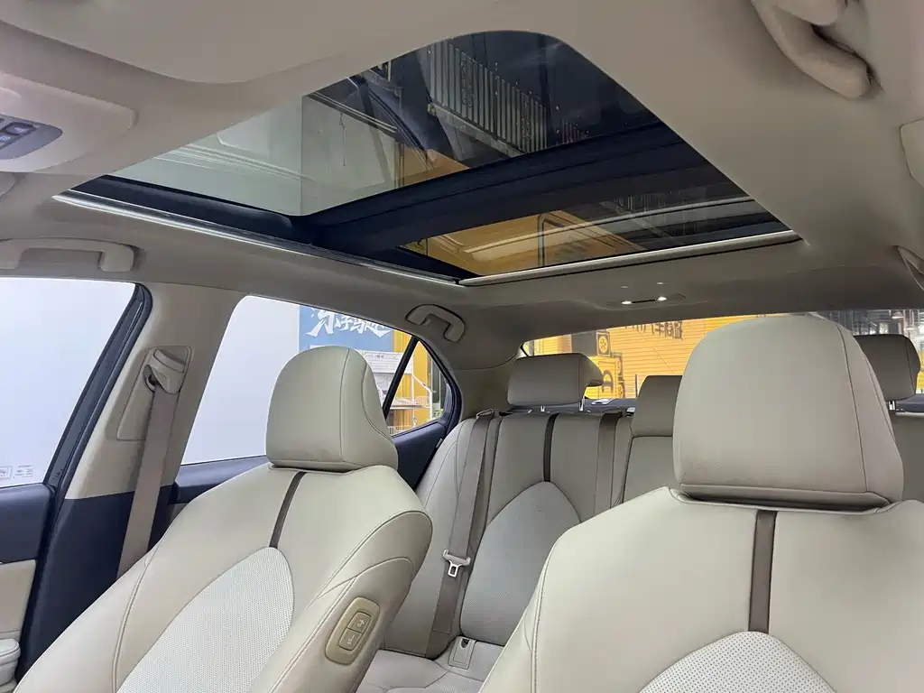Toyota Camry — миниатюра 14