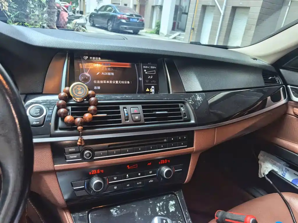 BMW 5 Series — миниатюра 9