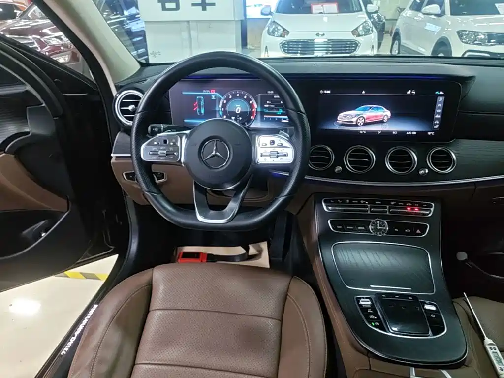 Mercedes-Benz E-Class — миниатюра 13