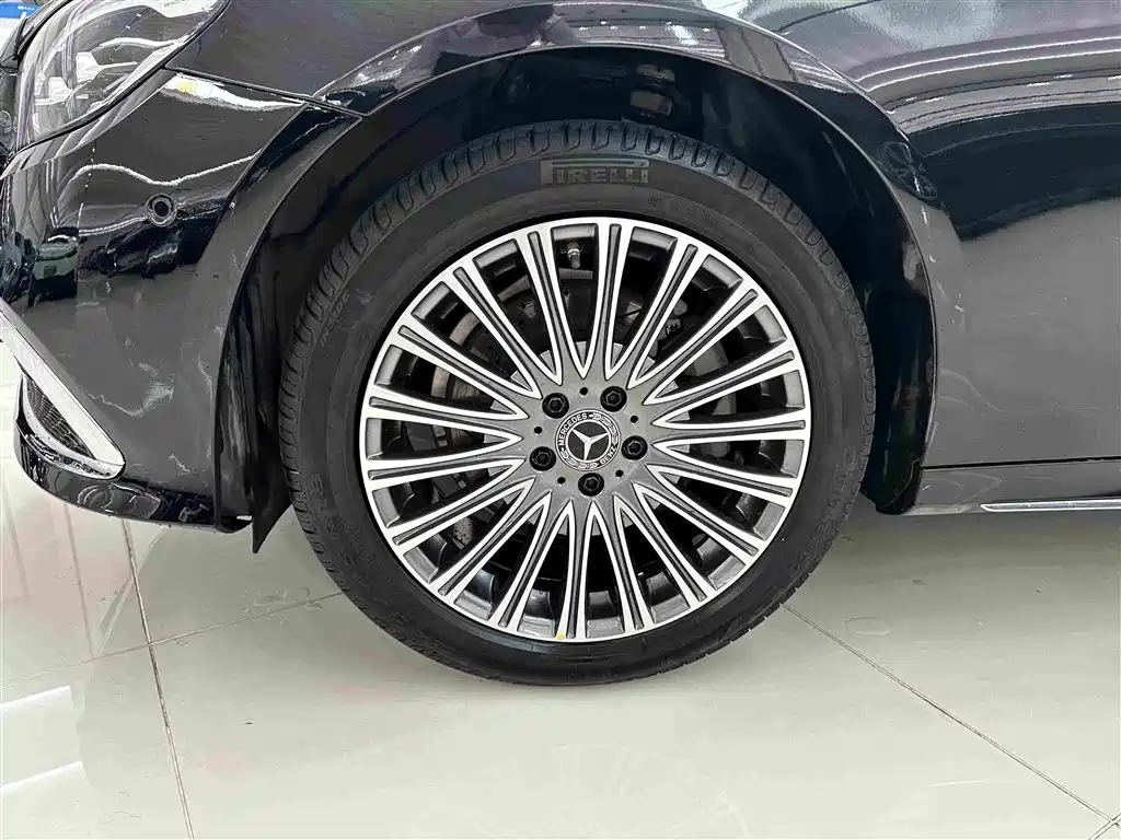 Mercedes-Benz E-Class — миниатюра 4