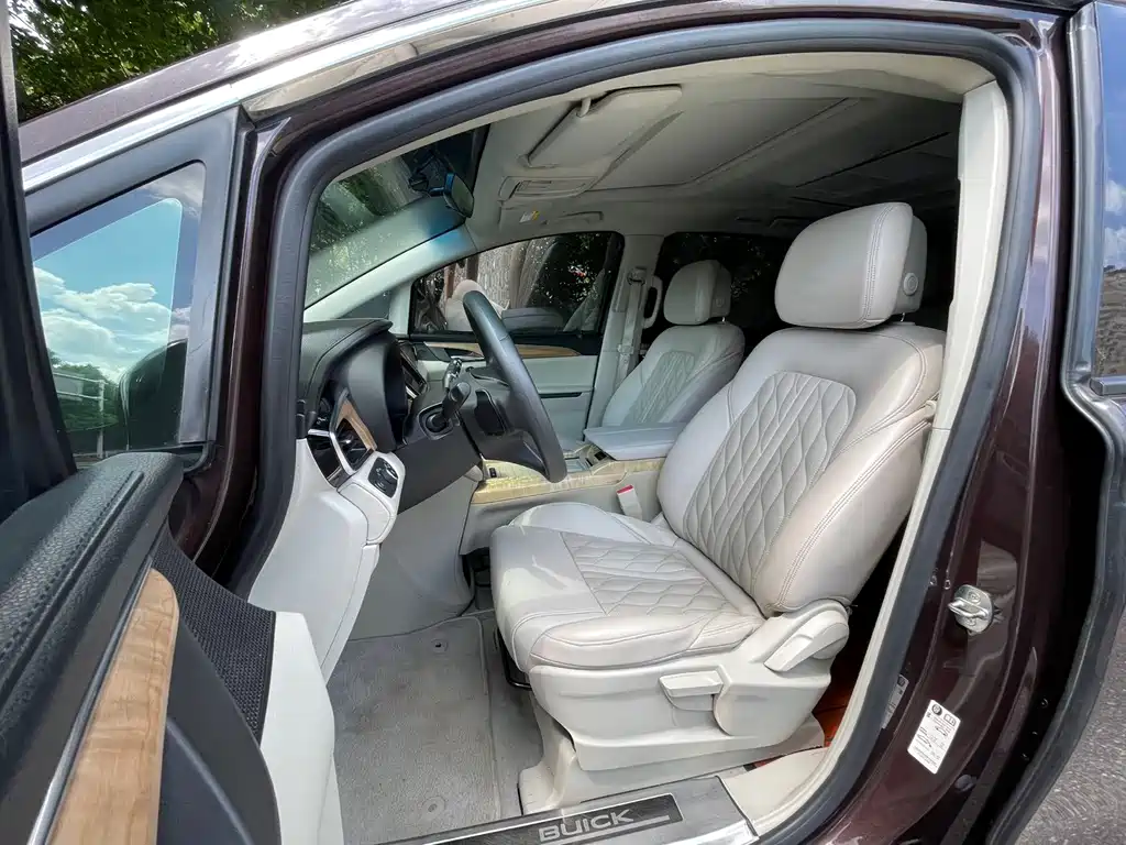 Buick GL8 — миниатюра 3