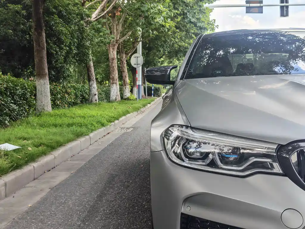 BMW M5 — миниатюра 8