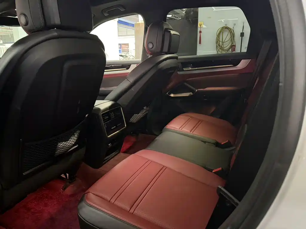 Porsche Cayenne — миниатюра 7