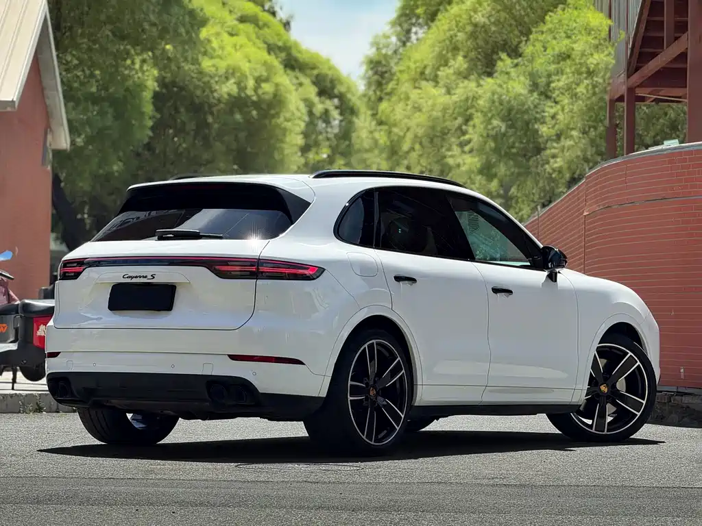 Porsche Cayenne — миниатюра 16