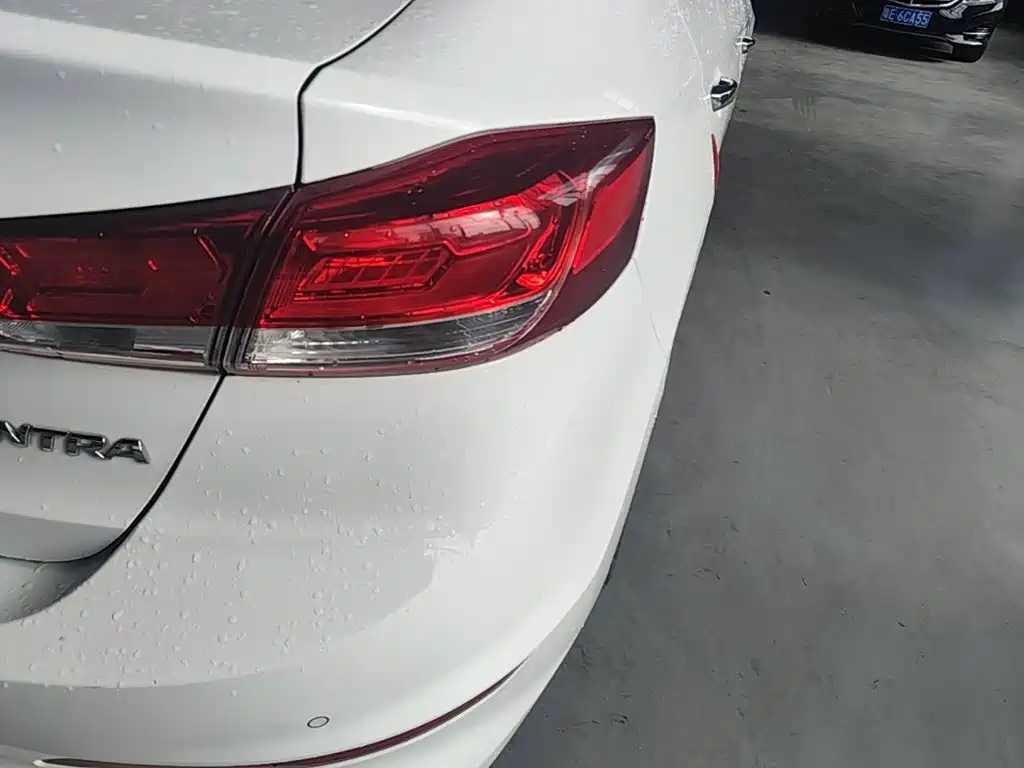 Hyundai Elantra — миниатюра 8