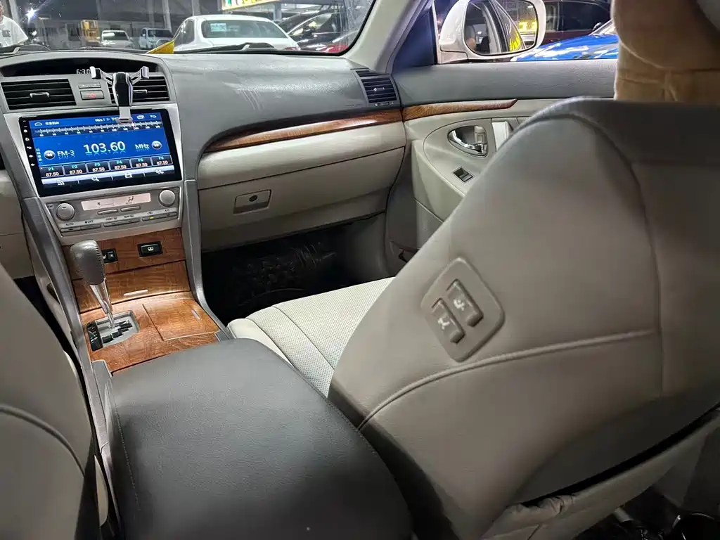 Toyota Camry — миниатюра 12