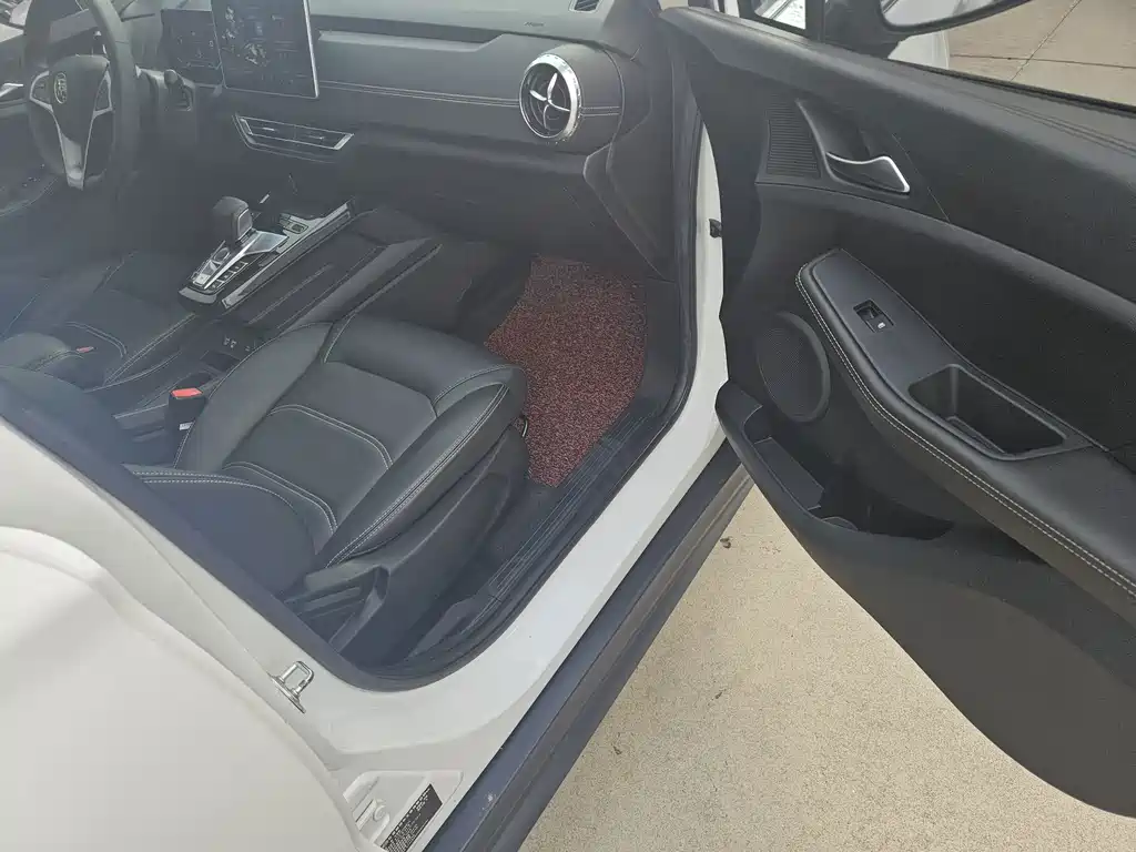 BYD Yuan EV — миниатюра 18