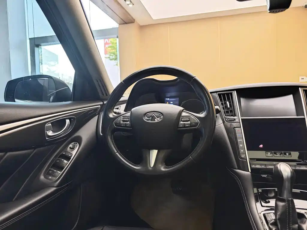 INFINITI Q50L