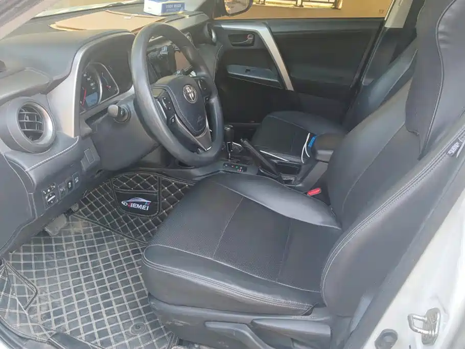 Toyota RAV4 — миниатюра 9