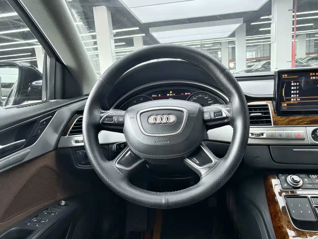Audi A8 — миниатюра 7