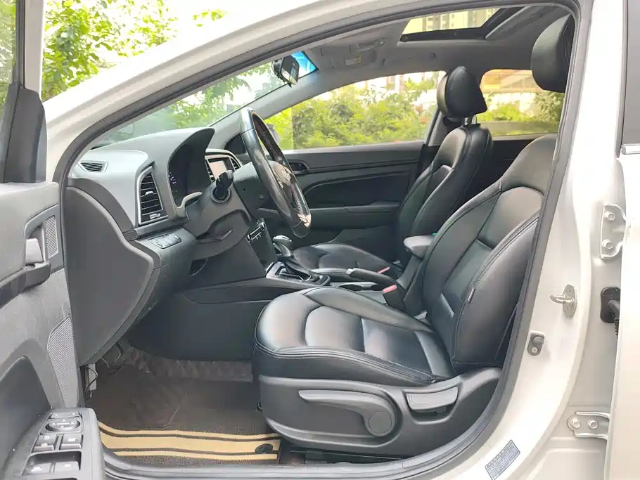 Hyundai Elantra — миниатюра 9