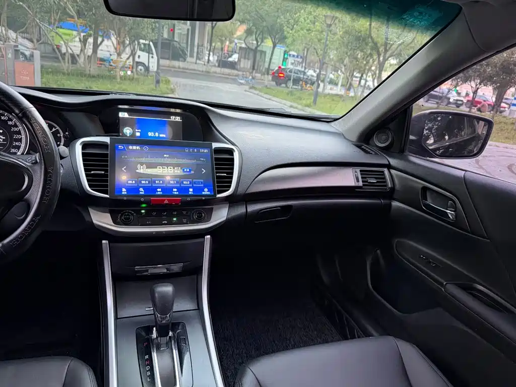 Honda Accord — миниатюра 9
