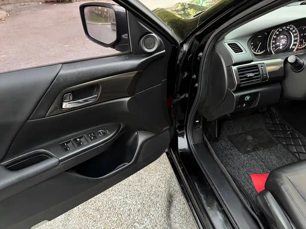 Honda Accord — миниатюра 19