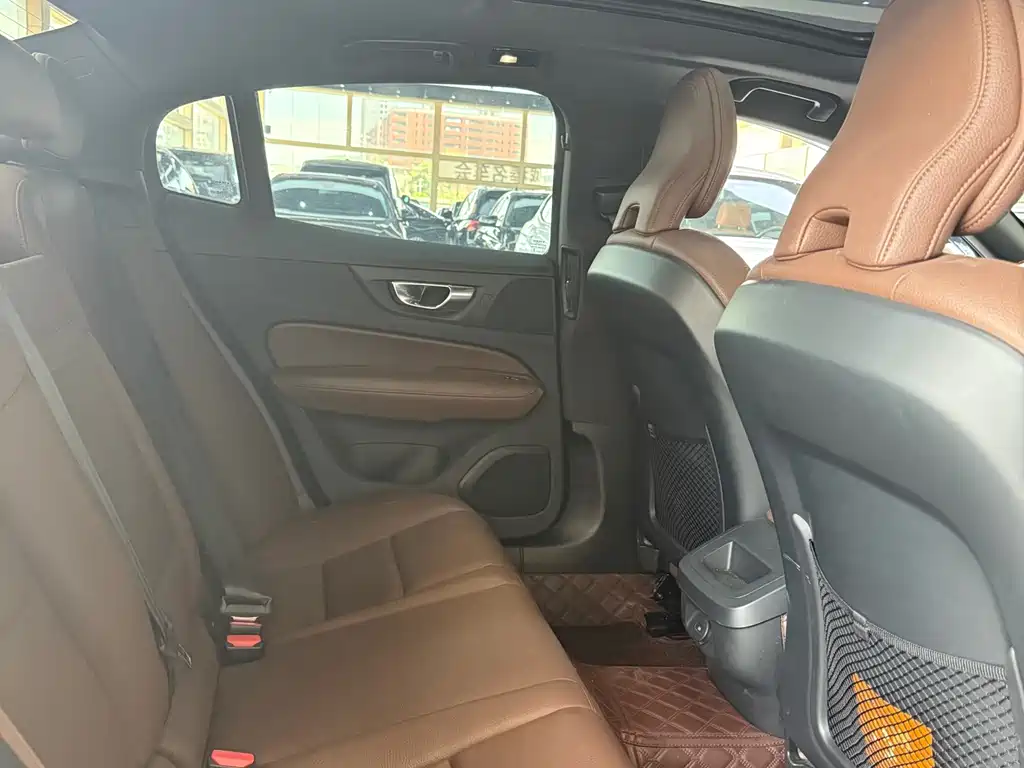 Volvo S60 2023 B4 Luxury