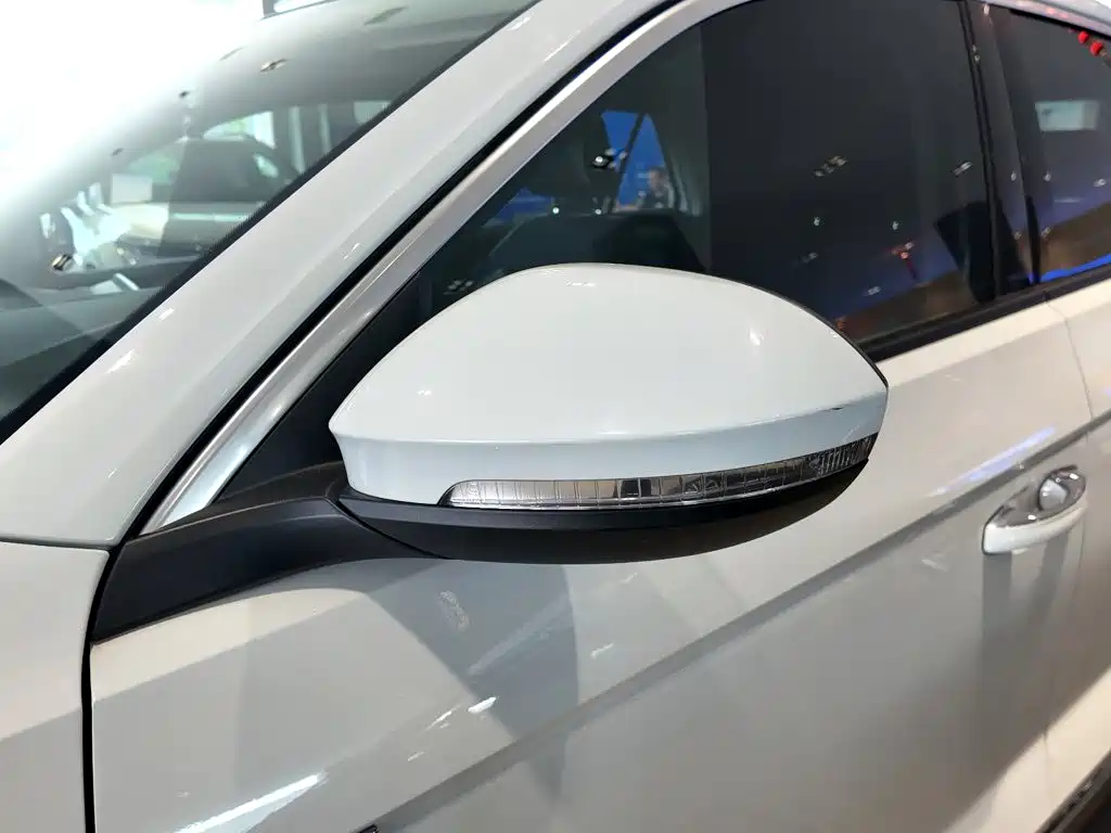 Volkswagen T-Roc — миниатюра 3