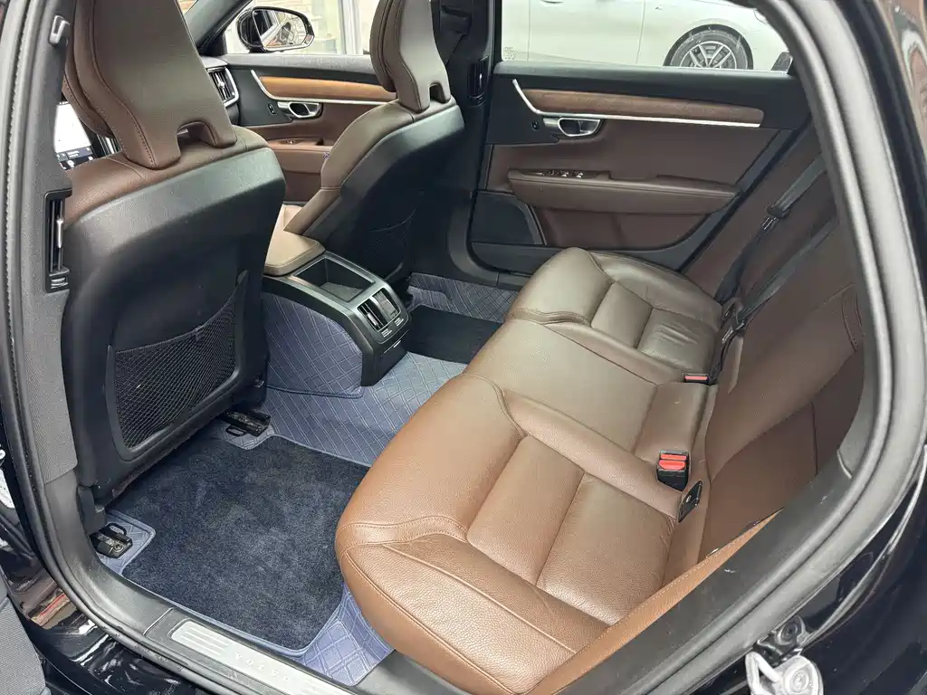 Volvo S90 2023 B5 Luxury