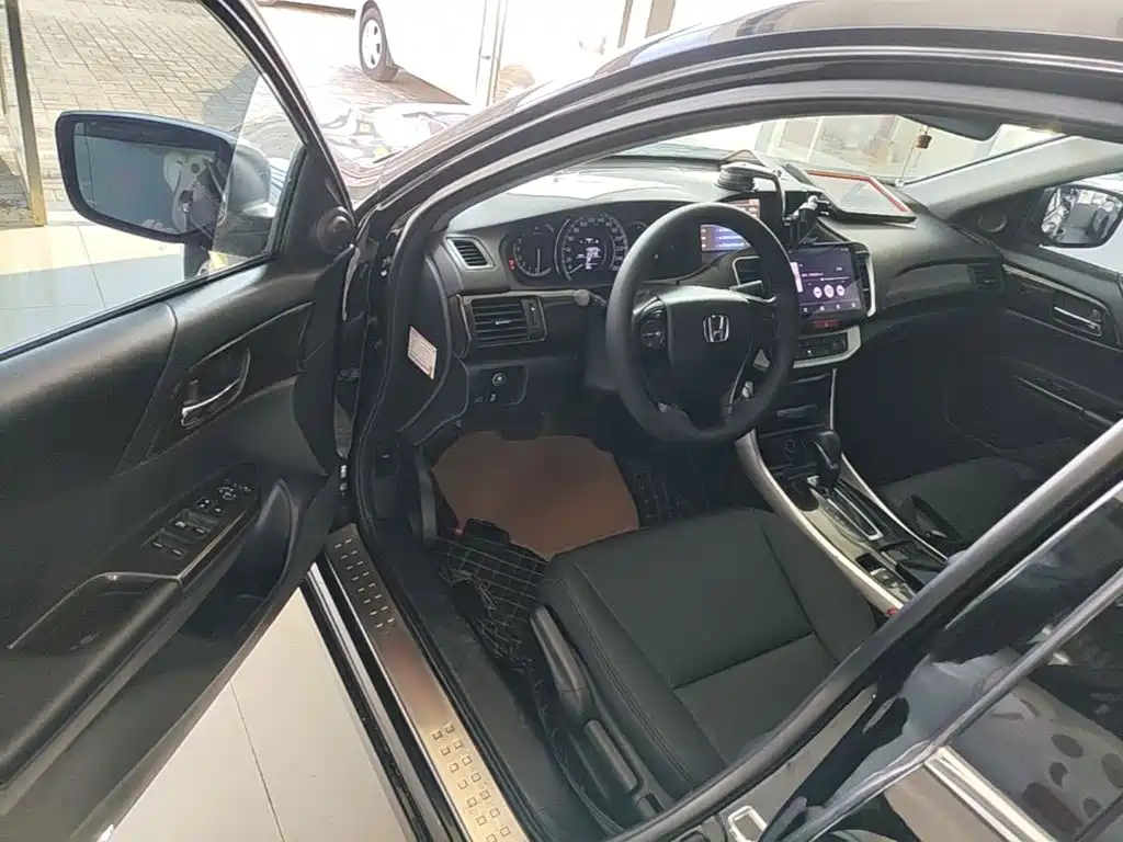 Honda Accord — миниатюра 16