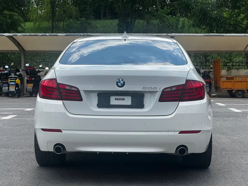 BMW 5 Series (Import) — миниатюра 30