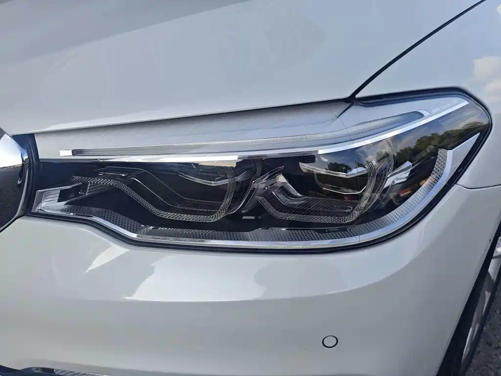 BMW 5 Series — миниатюра 7
