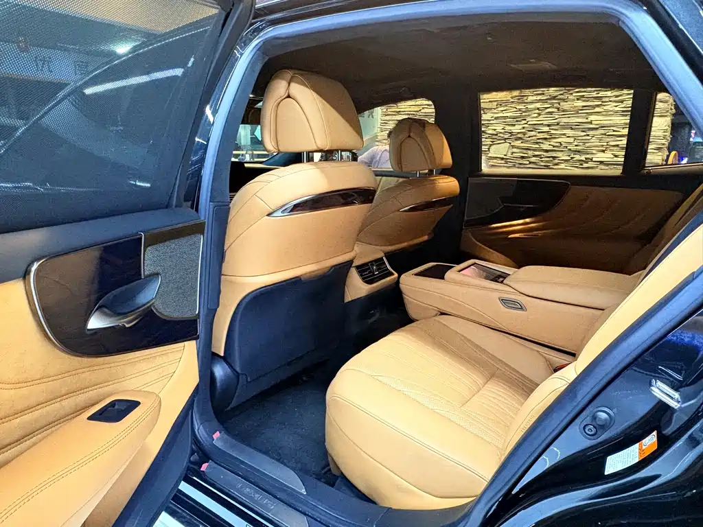 Lexus LS — миниатюра 5