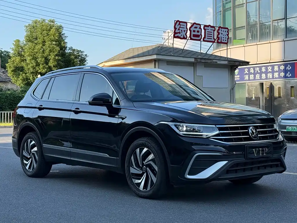 Volkswagen Tiguan L — миниатюра 3