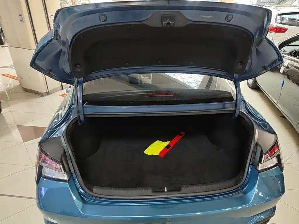 Hyundai Elantra — миниатюра 15