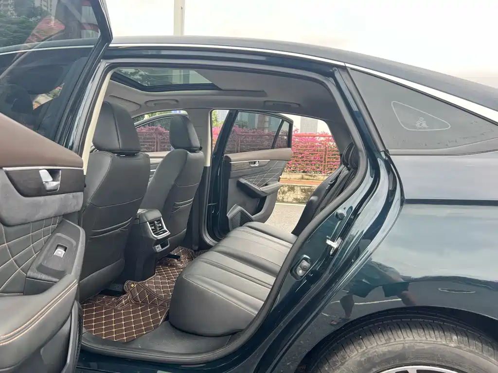 DONGFENG YI HYUN MAX