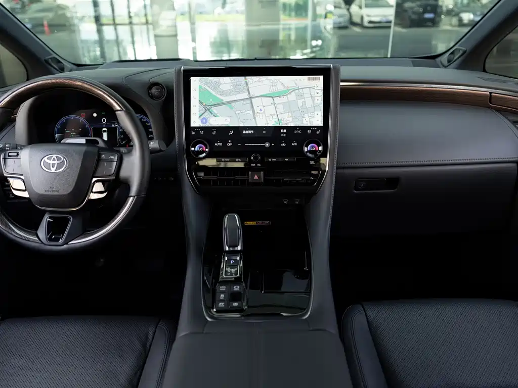 Toyota Alphard — миниатюра 11