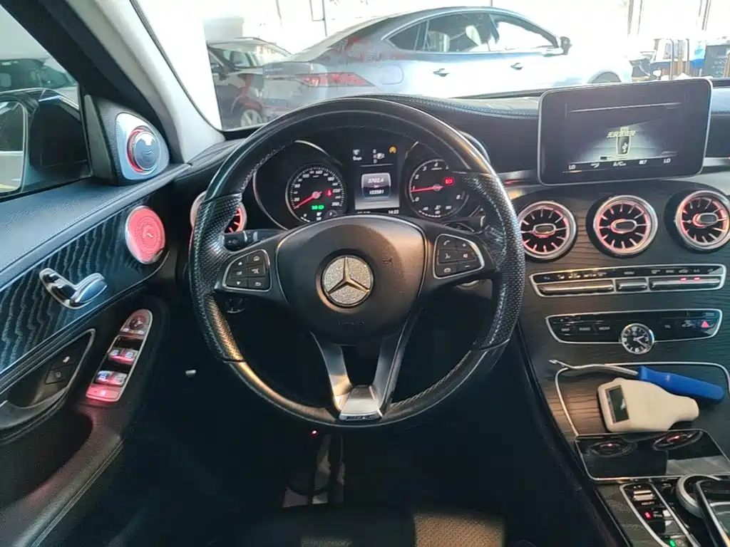 Mercedes-Benz C-Class — миниатюра 11