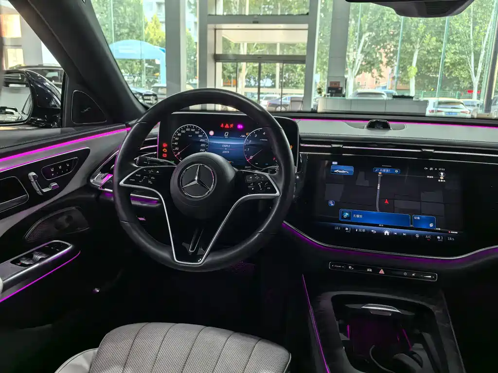 Mercedes-Benz E-Class — миниатюра 17