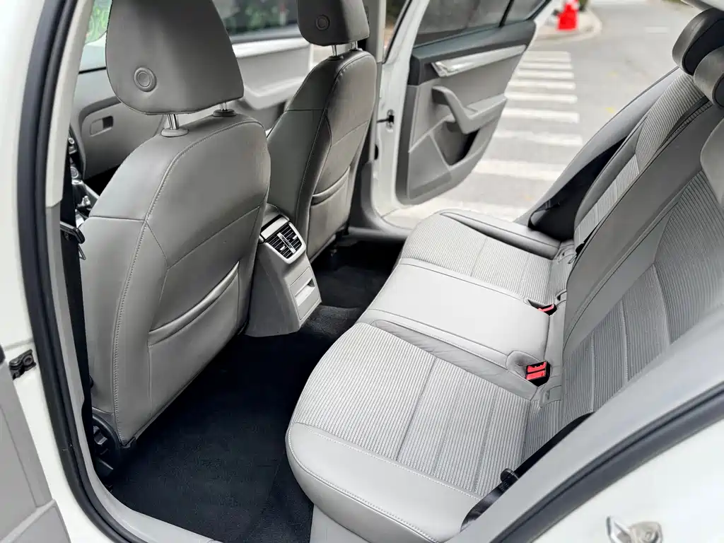 Skoda Octavia — миниатюра 9