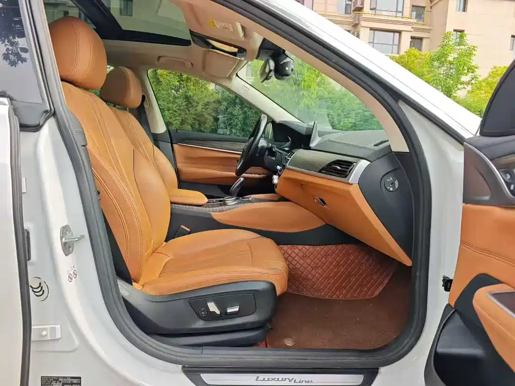 BMW 5 Series — миниатюра 3