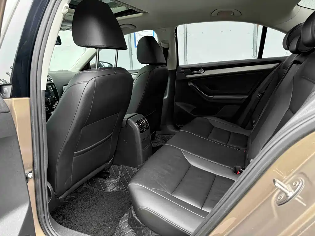 Volkswagen Sagitar — миниатюра 4