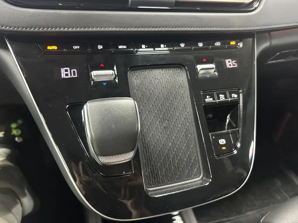Hongqi Hongqi HQ9 PHEV — миниатюра 16