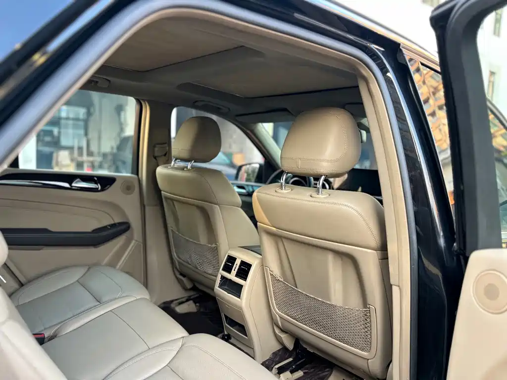 Mercedes-Benz M-Class — миниатюра 32