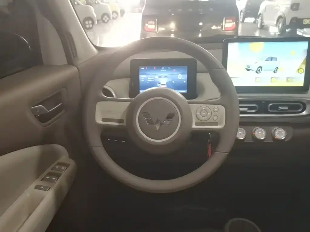 Wuling MINIEV — миниатюра 11