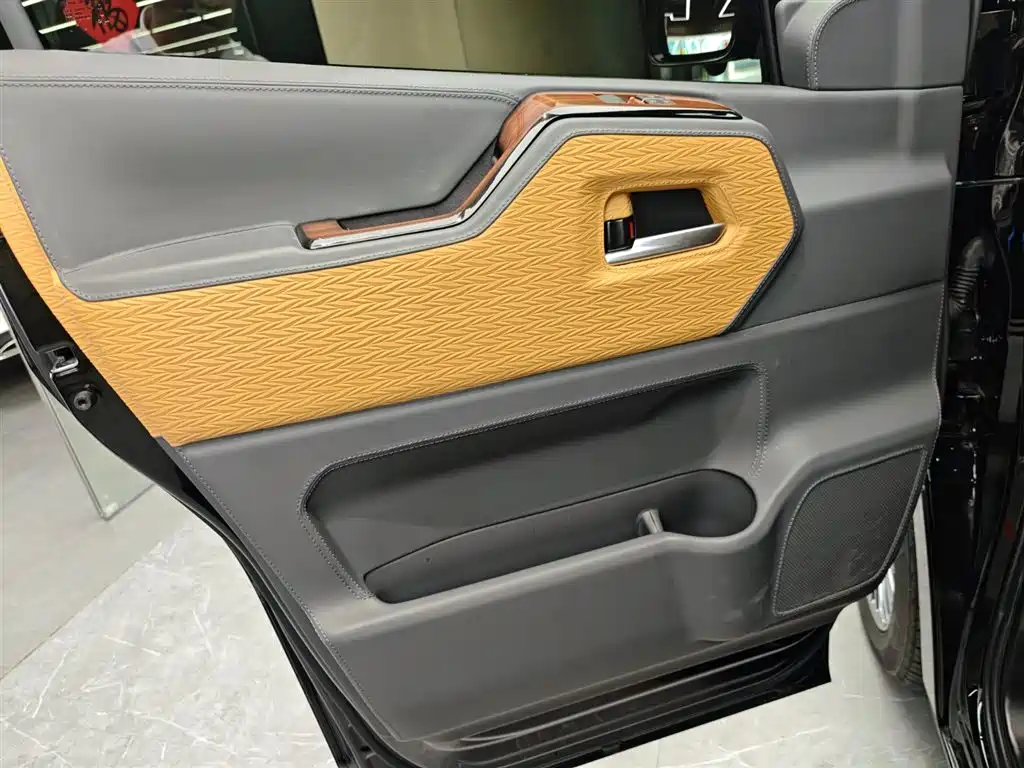 Toyota HiAce 2025 3.5L AT
