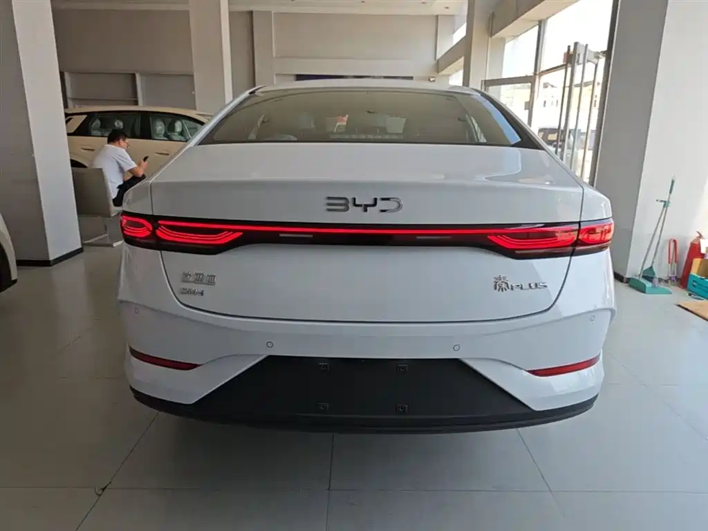 BYD Qin Plus PLUS 2025 DM-i Smart Drive 128KM