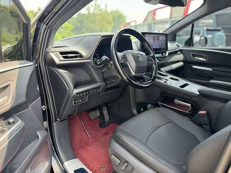 Toyota Sienna — миниатюра 4